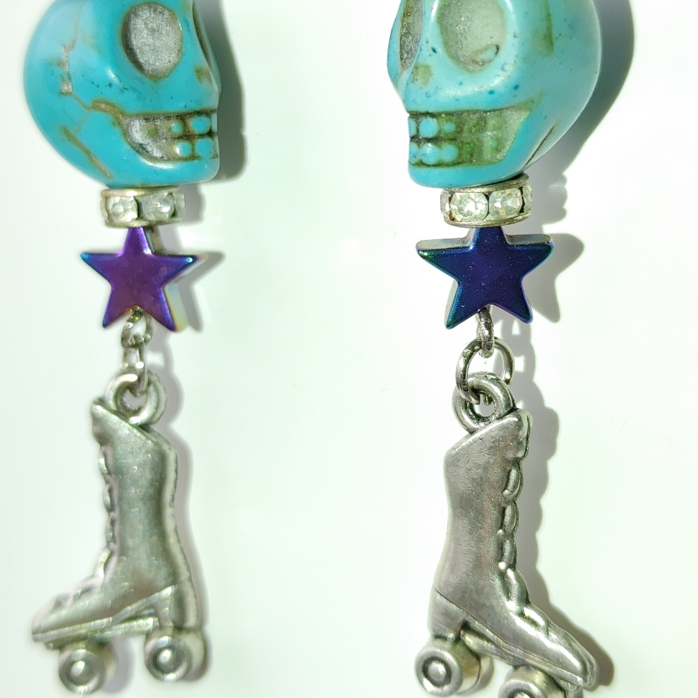 Skater de los muertos earrings